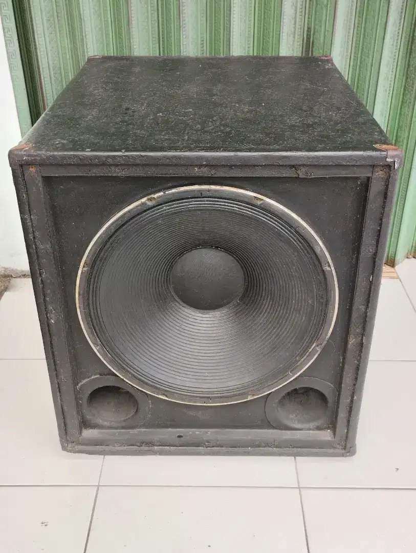 1 buah speaker 18 inch.