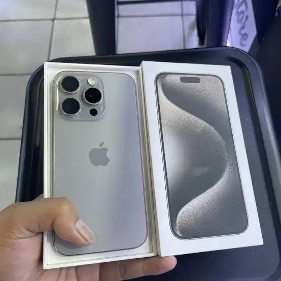 Dijual hp iphone 15 pro 128 natural titanium