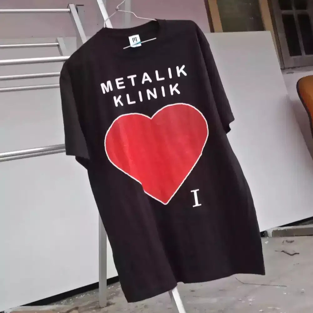 LIMITED METALIK KLINIK SIZE L KOLEKSI KAOS TSHIRT