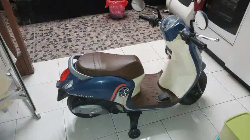 Mainan Motor Scoopy accu