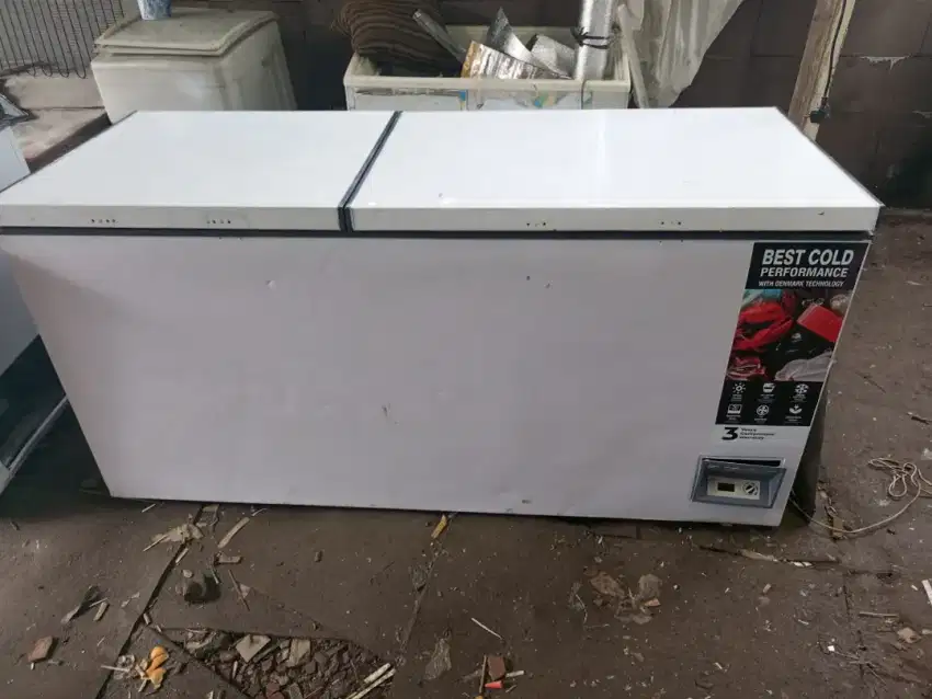 Jual freezer bok merek gea kapasitas 600 liter kondisi normal beku