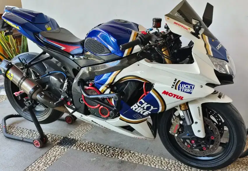 Suzuki GSX-R 600 K8 FULL PAPER