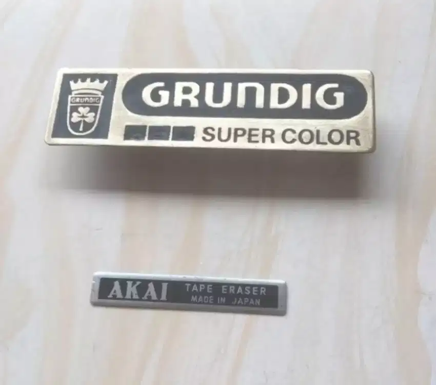 Emblem Logo Grundig dan Akai