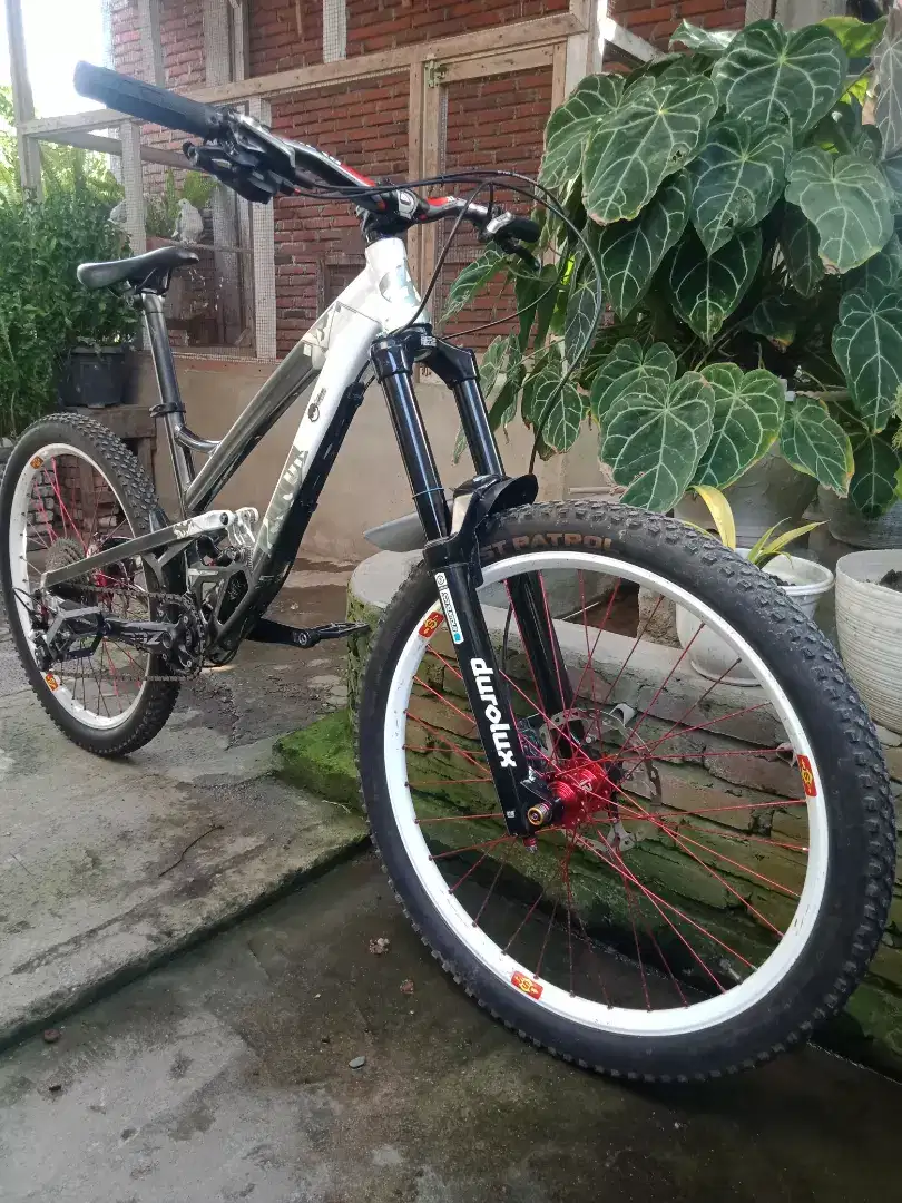 Polygon COLLOSUS FRX Freeride masih joss terawat.