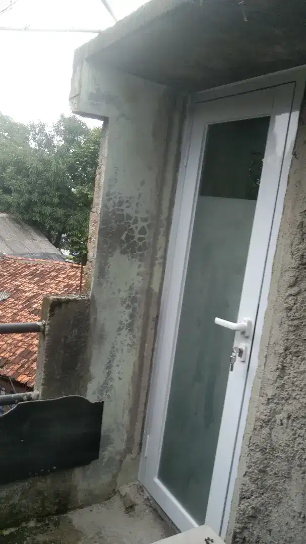 Pintu swing aluminium kaca