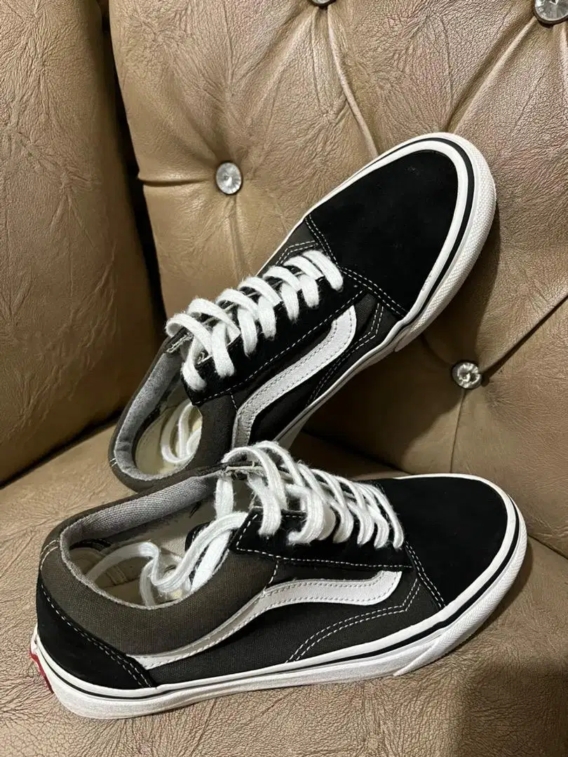 Sepatu vans old skool black and white