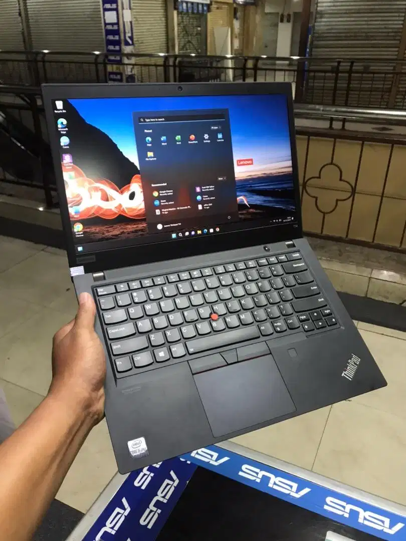 LENOVO ThinkPad T14 i5 GEN10 16GB 256GB SSD FP Reader ThunderBolt IPS