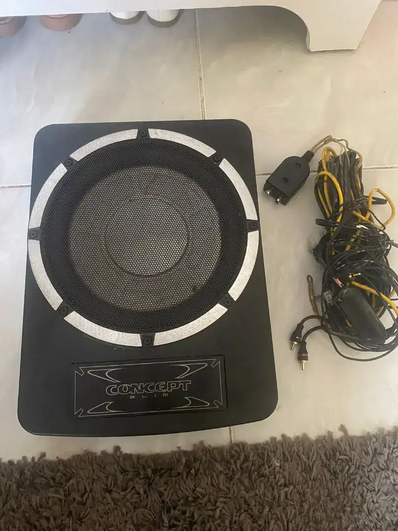 Speaker kolong subwoofer merk concept