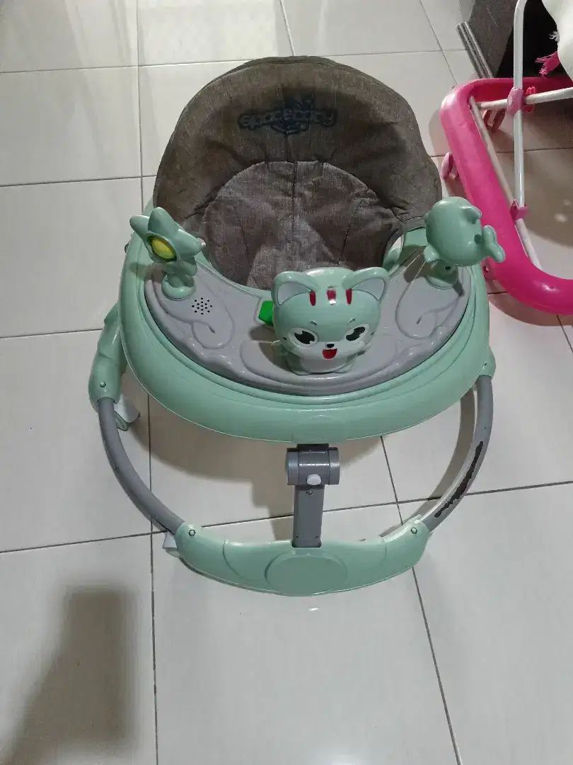 Baby Walker roda bayi mulus