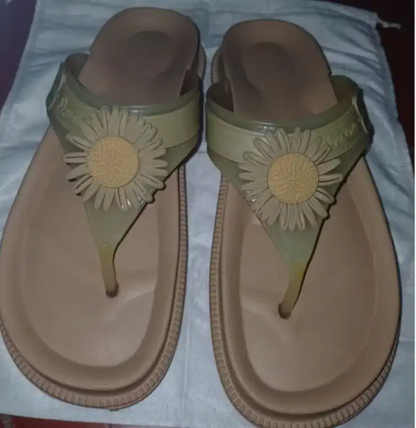 Sandal Wanita Aesthetic Warna Coklat Muda