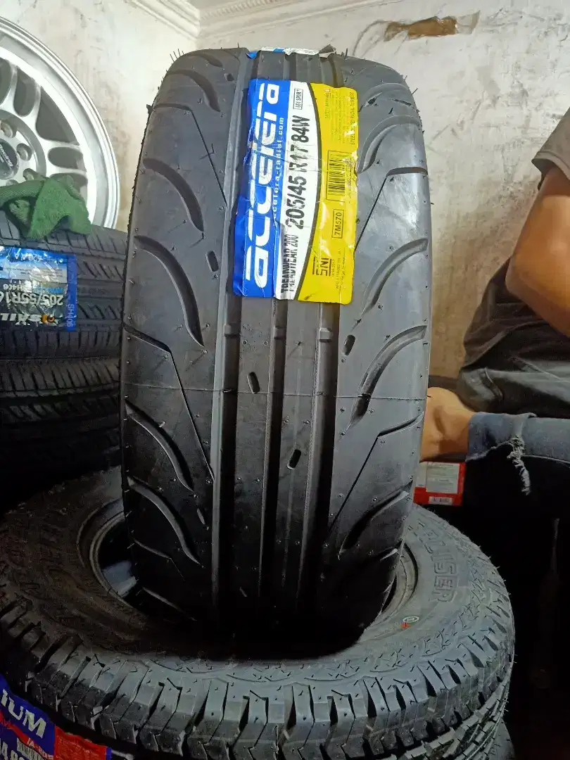Semislik sport 651 Accelera 205-45-17