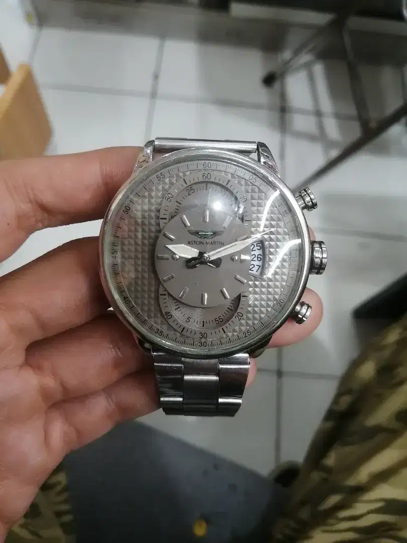 Jam Tangan Aston Martin James Bond 007