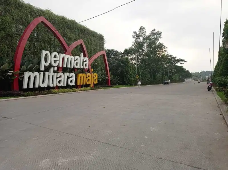 DIJUAL MURAH RUKO GANDENG STRATEGIS USAHA DI PERMATA MUTIARA MAJA