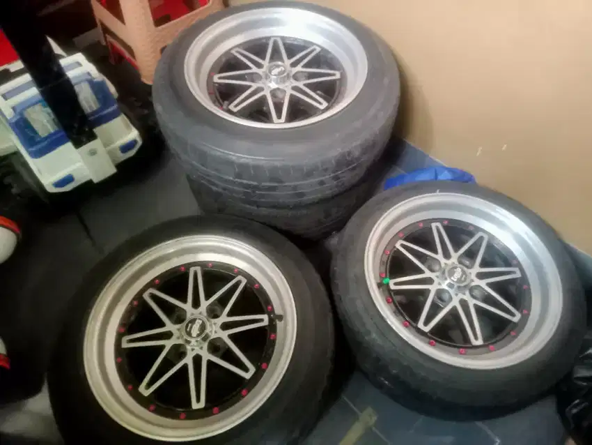 Di jual sekarang velg racing ring 15 baut 4 ganteng pisan