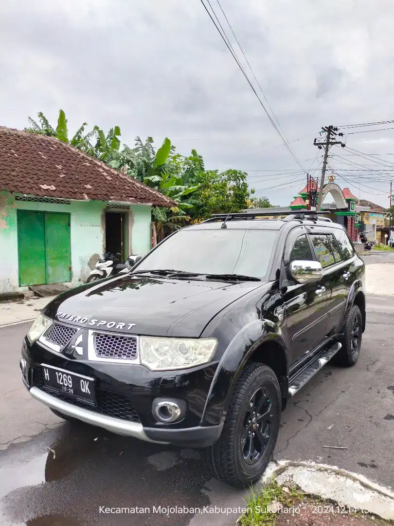 Pajero dakar 2012 hitam