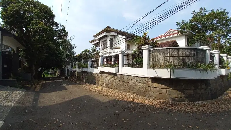 jual cepat  BU   rumah taman luas di gerlong bandung utara