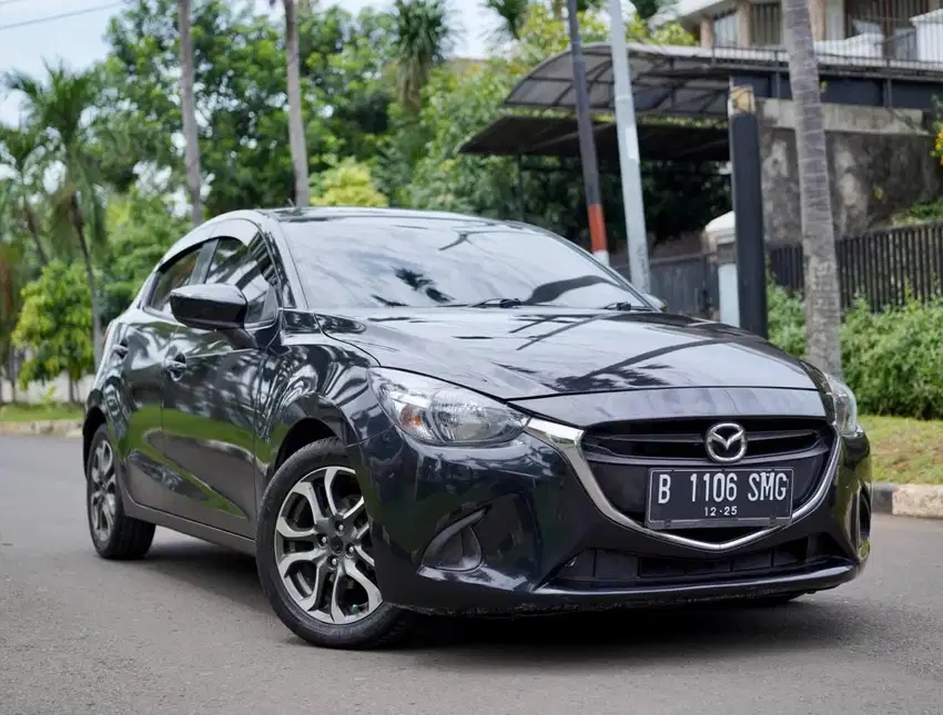 TERMURAH! Mazda 2 V AT 2015 Hitam metalik