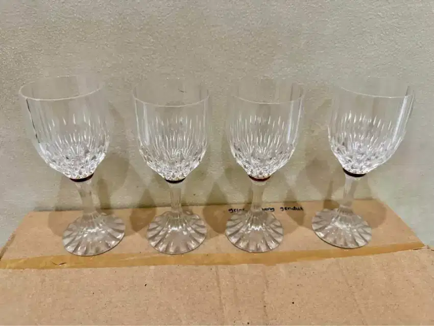 Gelas Kristal Cantik Isi 4 Bonus 2 Gelas Kristal Tanpa Kaki