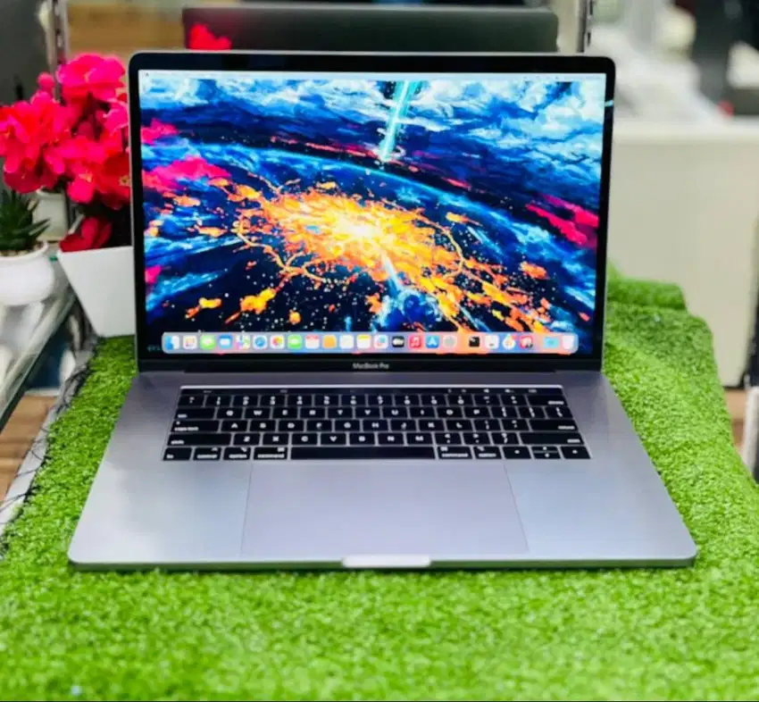 MacBook Pro 15 INC 2018 Touchbar Core i7 RAM 16/512GB D-DC