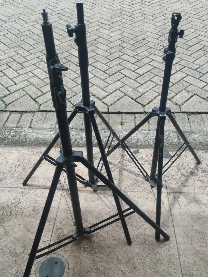 Lightstand / tripod plus batang background