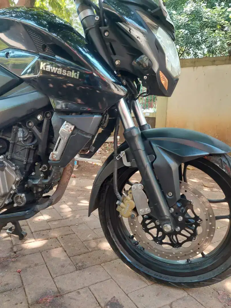 Kawasaki Bajaj Pulsar 200NS Tahun 2014 mulus