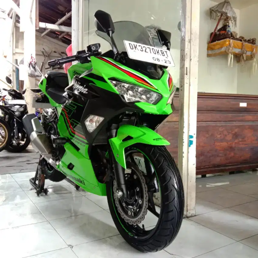 DP 28 JT/ BUNGA MENURUN 2%/ KAWASAKI NINJA 250 ABS TAHUN 2024 LOW KM