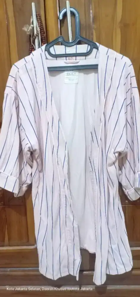 Sweater wanita ukuran M / L