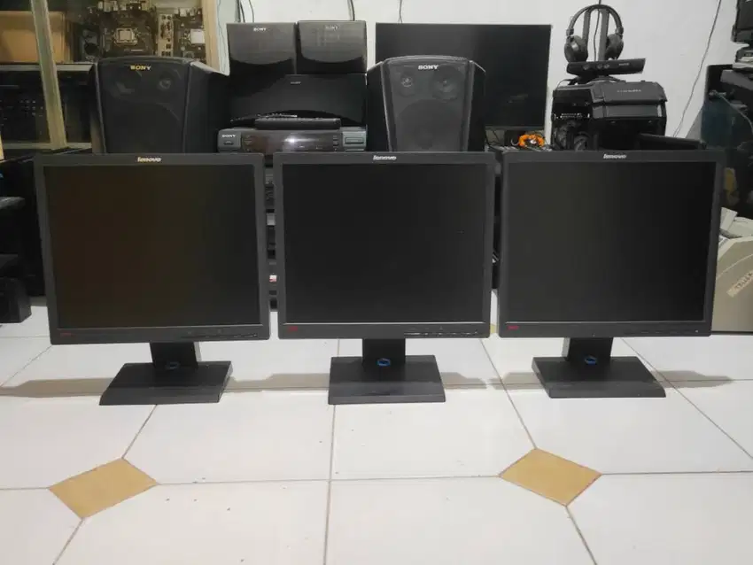 Lcd Monitor Built Up Lenovo 17 Inch Square