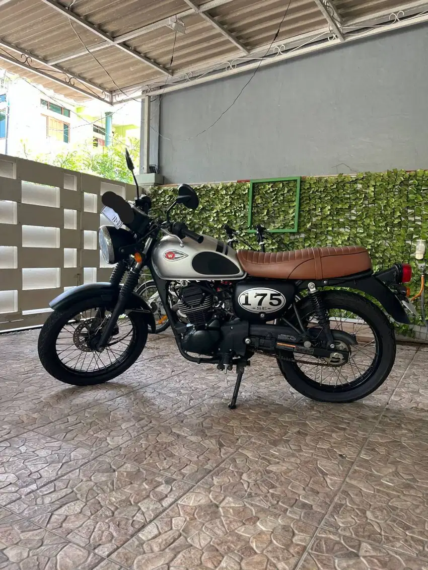 Kawasaki W175 SE Special Edition Tahun 2018 400 km