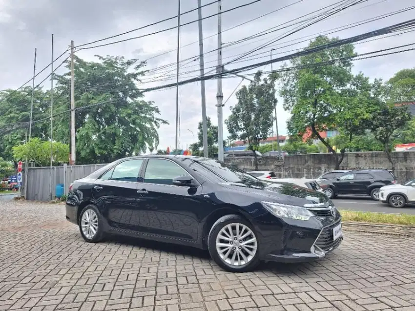 OLX Mobbi] Toyota Camry 2.5 V Bensin-AT 2018 Hitam