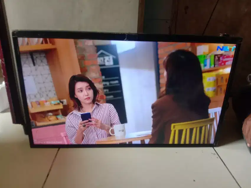 Tv led 32in merk lg digital normal