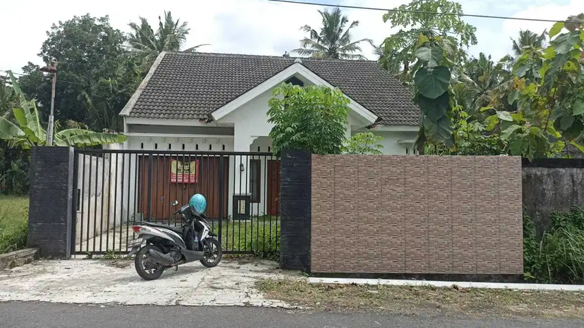 DI JUAL RUMAH MEWAH DIJALAN UTAMA SANGRAHAN