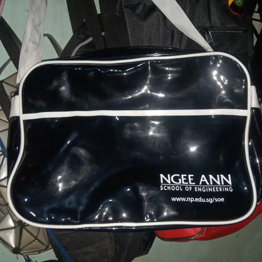 Tas Sling Bag Preloved Original Anti Air Hujan