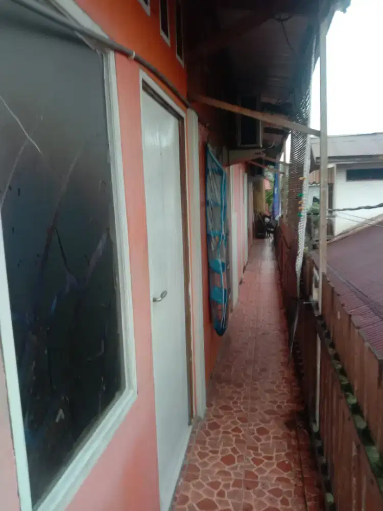 Rumah kontrakan di tengah kota