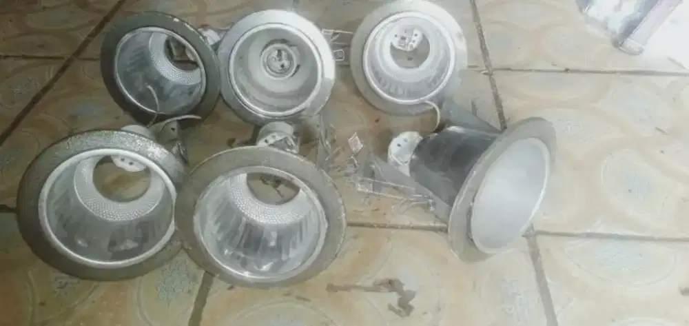 Se paket piting lampu plafon ex copotan se lg ada cpt murah sj deh