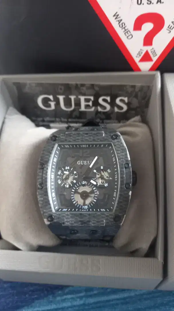 Jam tangan pria guess