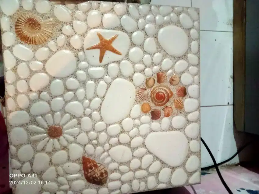 Keramik 50 x 50 cm motif batuan laut