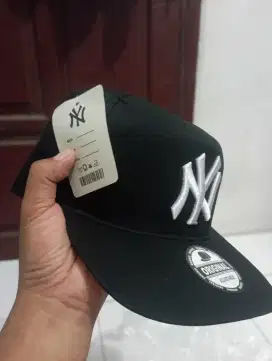 Tas Selempang /Topi /Kaos TNF
