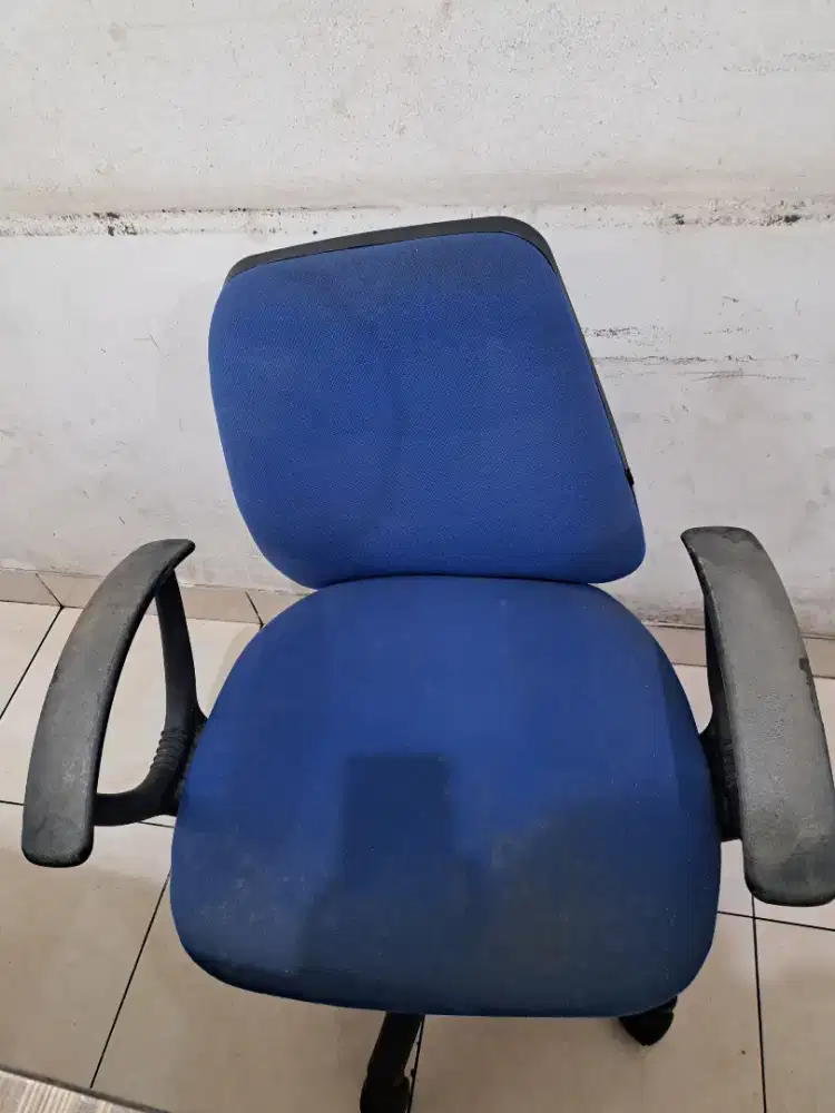 Kursi kantor biru