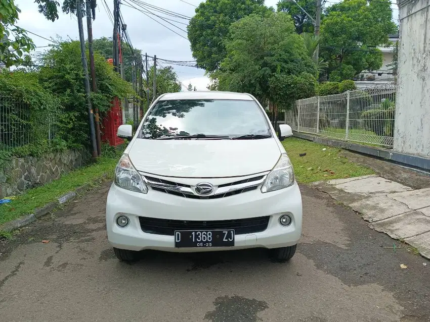 Daihatsu Xenia R dlx matic 2015 putih . DP 9 jt