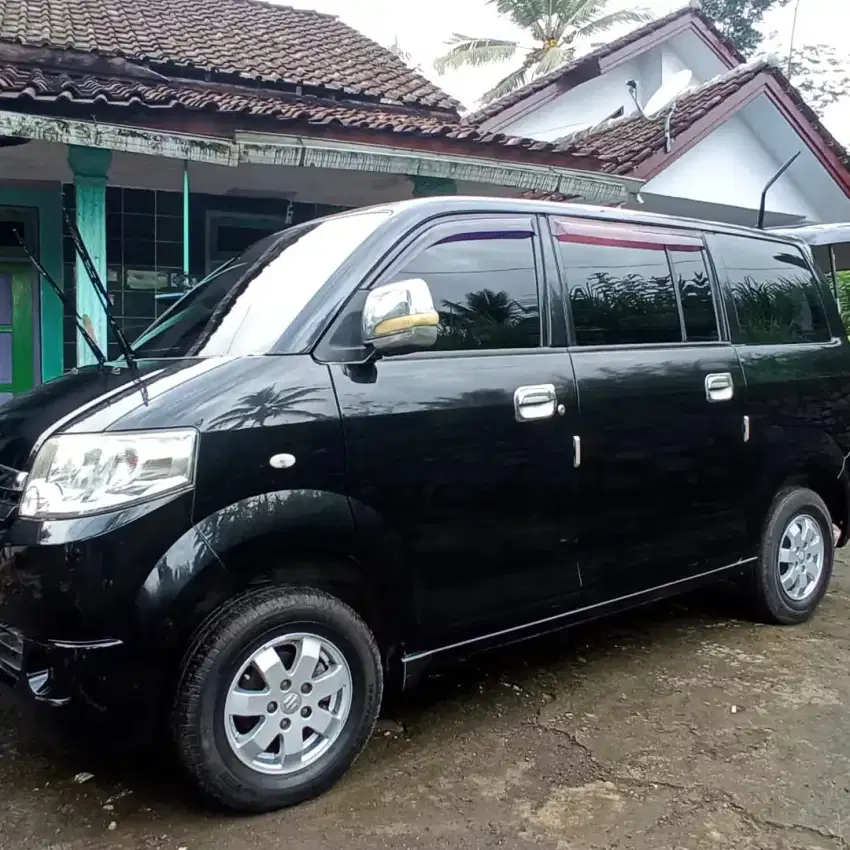 APV Arena A/T 2014 Hitam