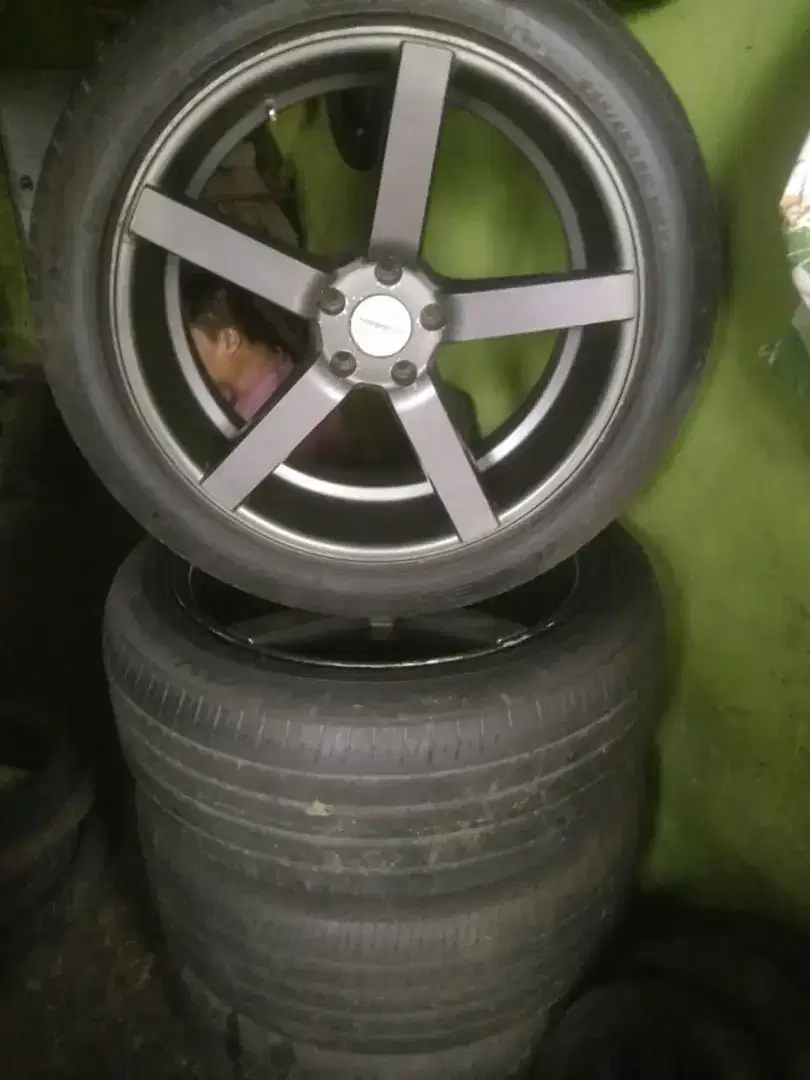 VELG VELK  RACING & BAN BEKAS FORTUNER R20