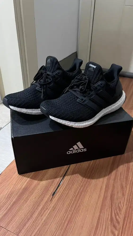 Ultraboost 4.0 DNA like new