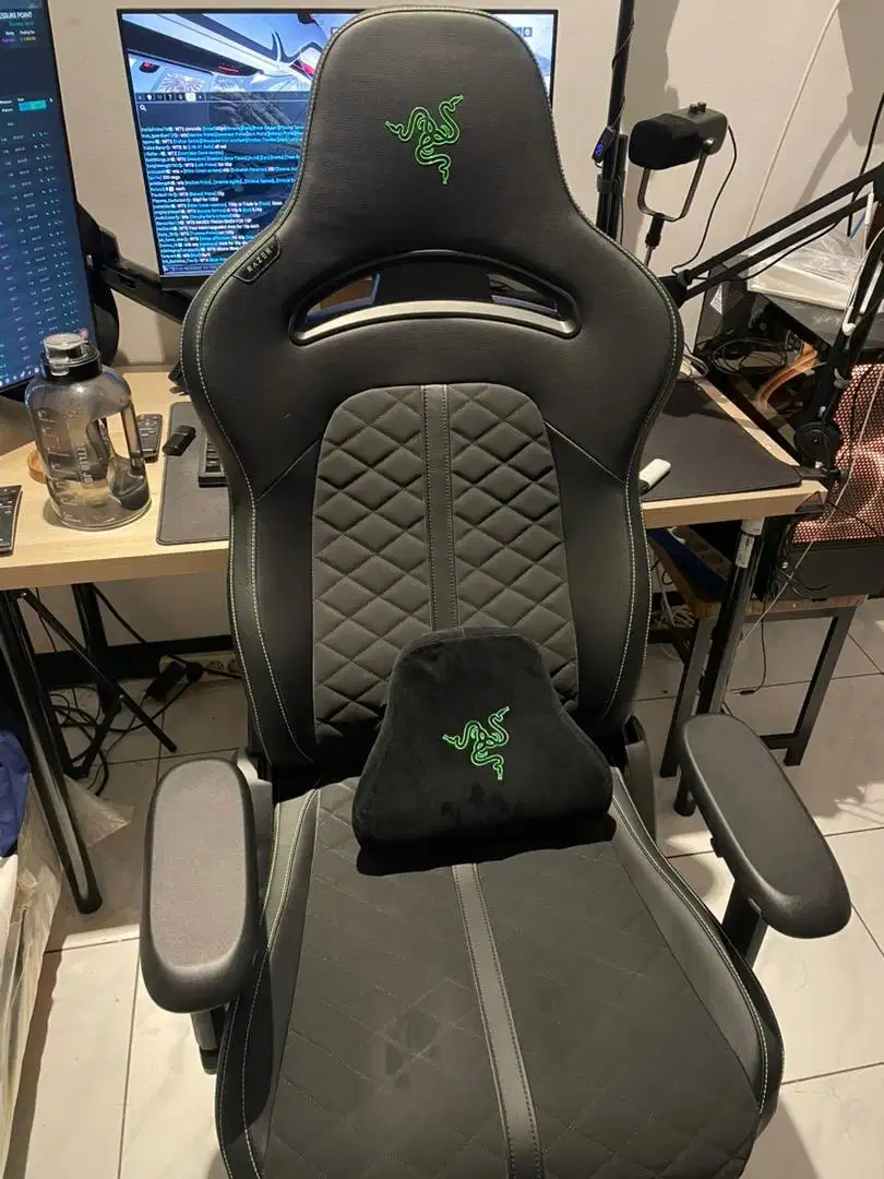 Kursi gaming Razer Enki