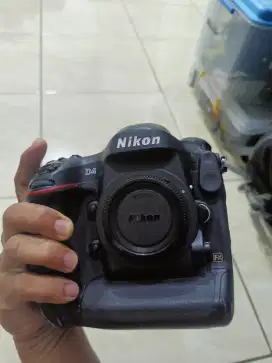 Nikon D4 boddy only