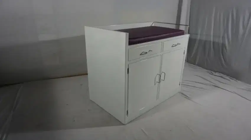 BABY TABLE || MEJA RESUSTASI BAYI PLUS LAMPU PERIKSA BAYI