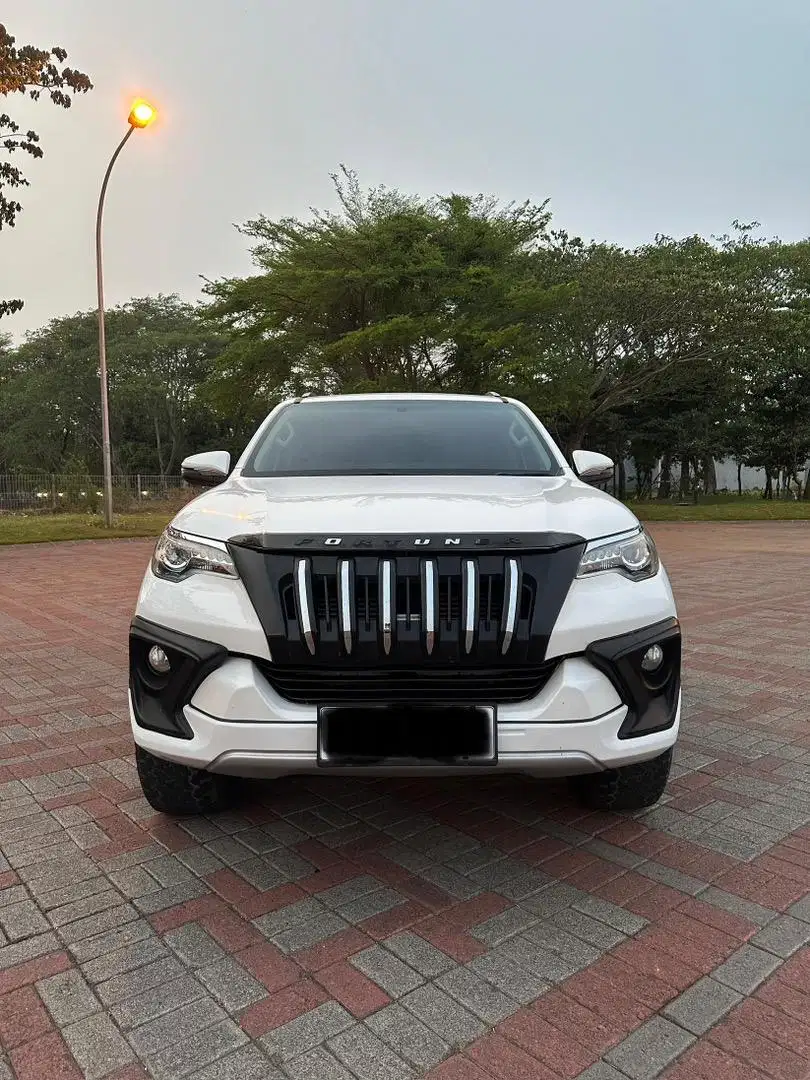 Jual Cepat !! Fortuner VRZ 2019 Diesel matic KM Rendah TRD style