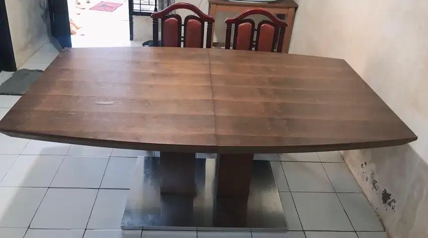meja makan keluarga