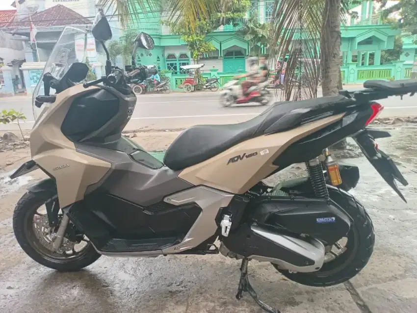 Honda ADV 160 ABS 2024 + Box Shad 39 + brecket import merk MHR