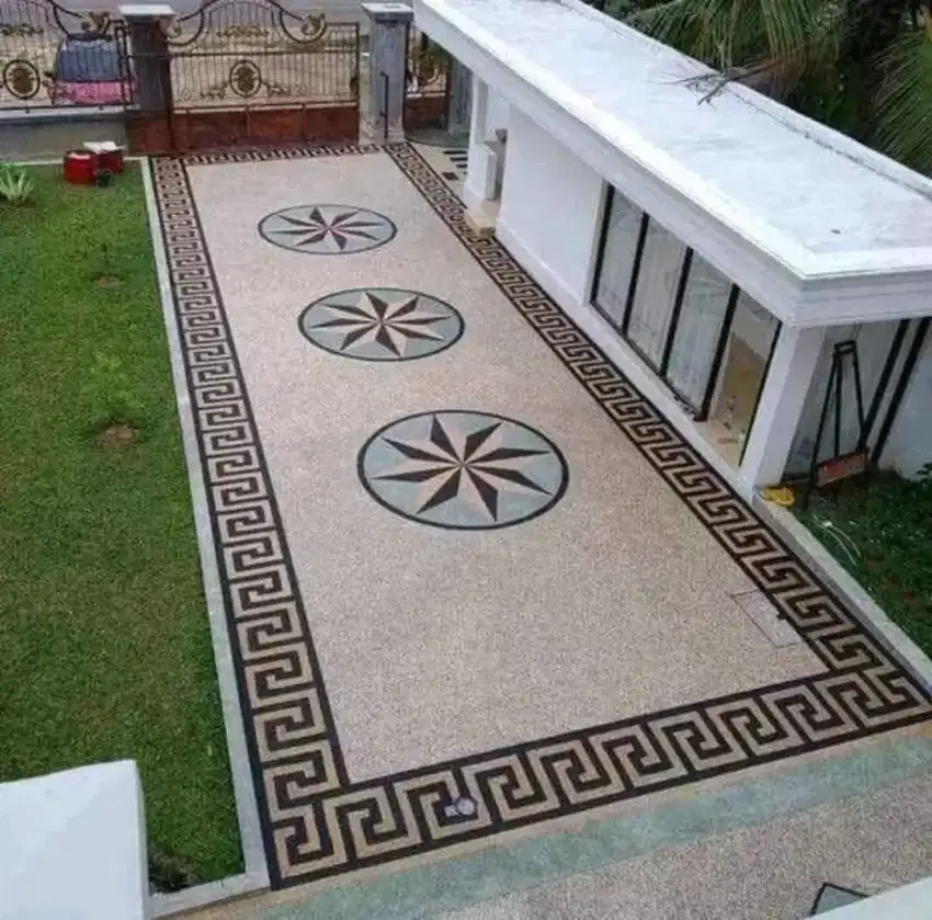 Seniman taman dan kolam koi